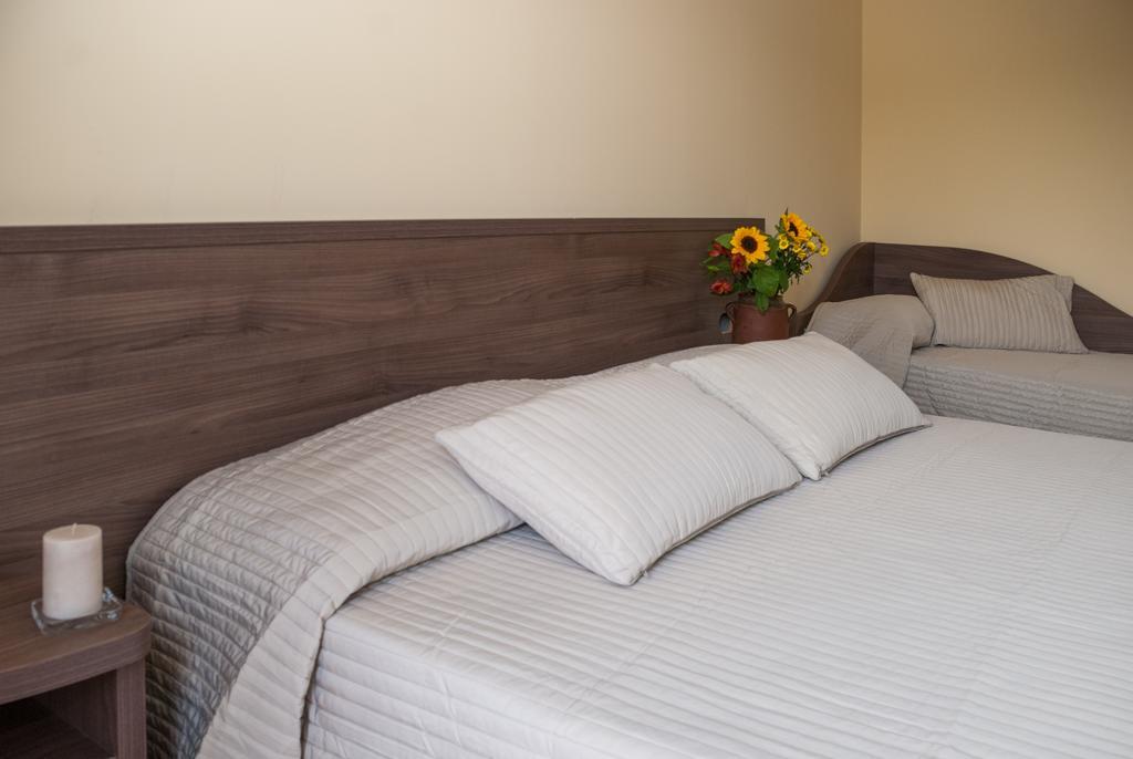 Casa Delfico Ristoro In Famiglia Guest House Терамо Стая снимка