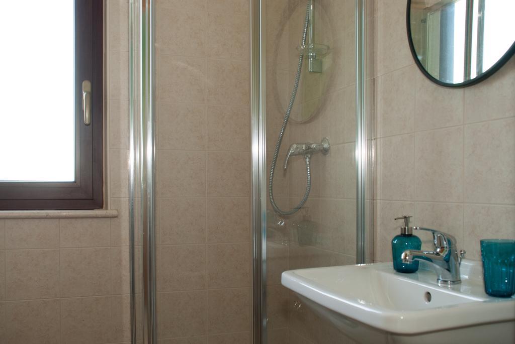 Casa Delfico Ristoro In Famiglia Guest House Терамо Стая снимка
