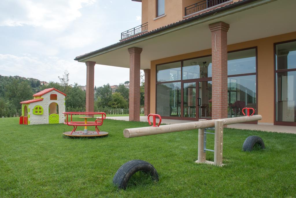 Casa Delfico Ristoro In Famiglia Guest House Терамо Екстериор снимка