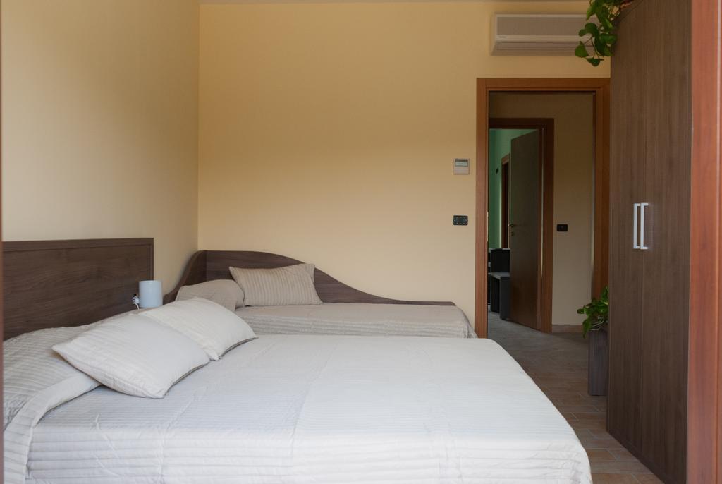 Casa Delfico Ristoro In Famiglia Guest House Терамо Стая снимка
