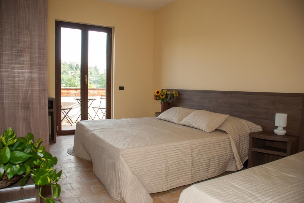 Casa Delfico Ristoro In Famiglia Guest House Терамо Стая снимка