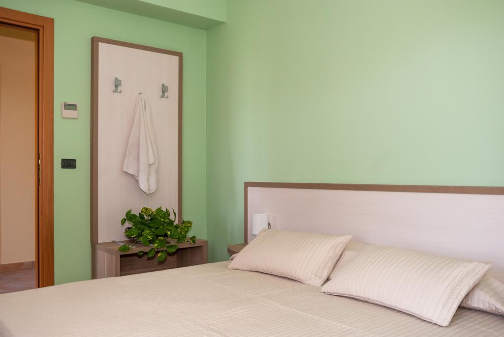 Casa Delfico Ristoro In Famiglia Guest House Терамо Стая снимка